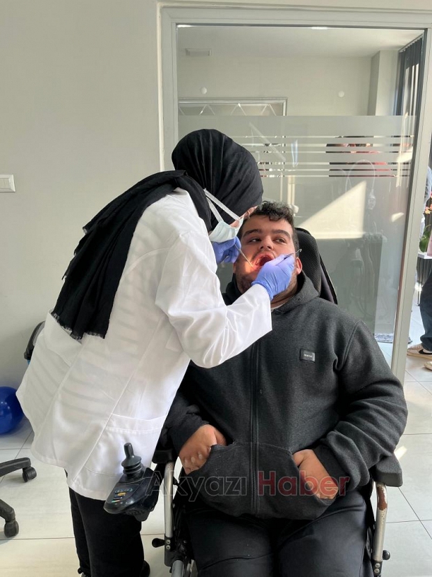 Akyazı'da özel öğrenciler diş polikliniğini ziyaret etti