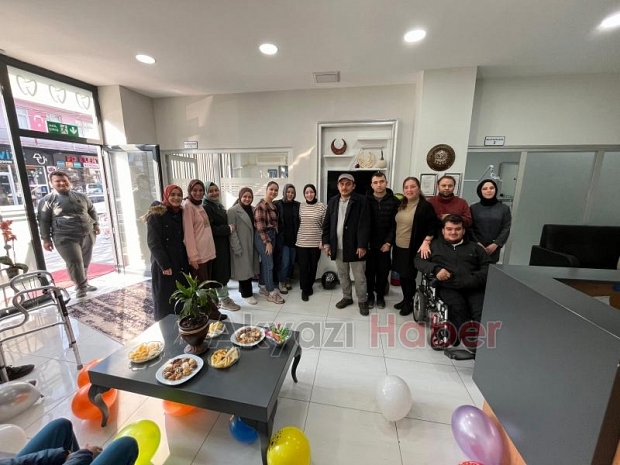 Akyazı'da özel öğrenciler diş polikliniğini ziyaret etti