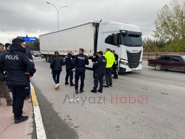 Tır kadını ezdi. 