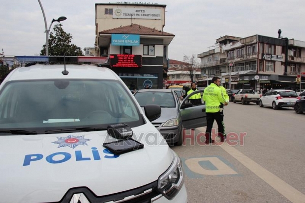 APP plakaya polis engeli!