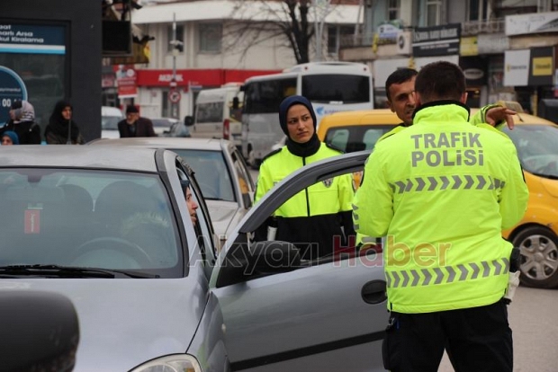 APP plakaya polis engeli!