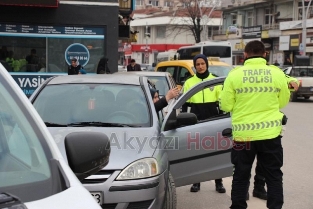 APP plakaya polis engeli!