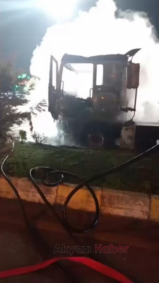 Tesiste panik, kamyon yandı