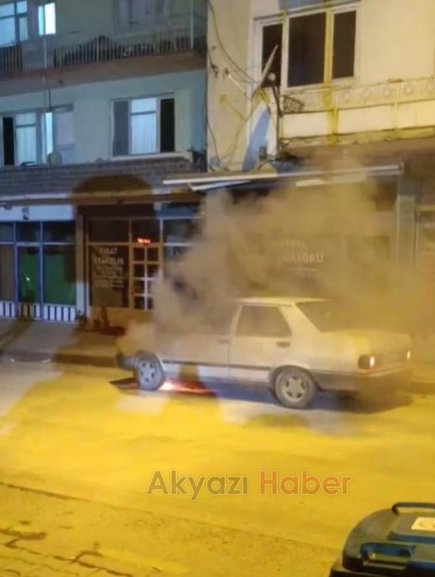 Caddede panik anları araç alev aldı