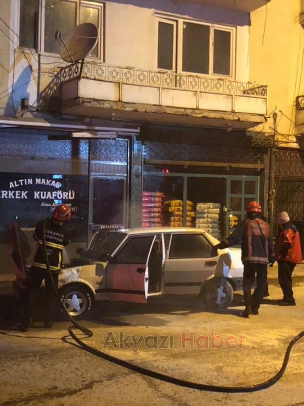 Caddede panik anları araç alev aldı
