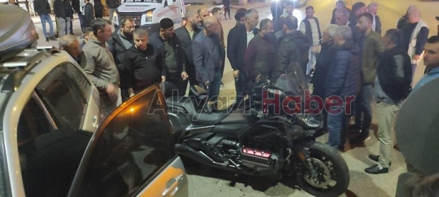 Otomobil ile motosiklet çarpıştı 2 yaralı