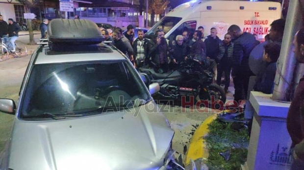 Otomobil ile motosiklet çarpıştı 2 yaralı