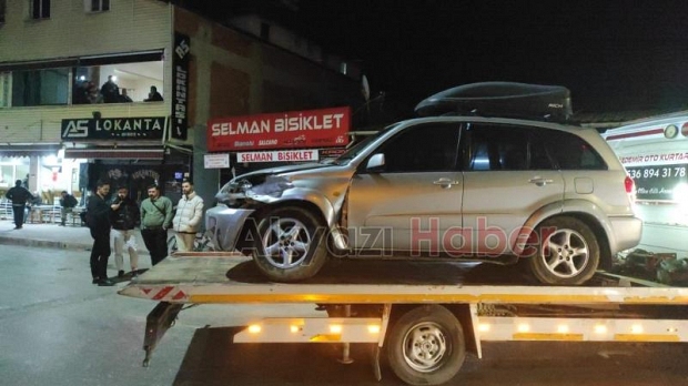 Otomobil ile motosiklet çarpıştı 2 yaralı
