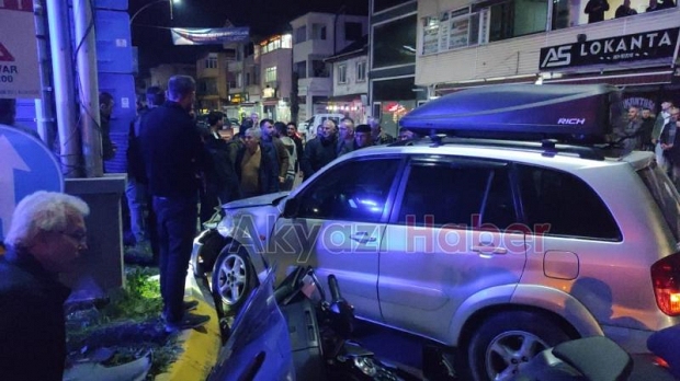 Otomobil ile motosiklet çarpıştı 2 yaralı