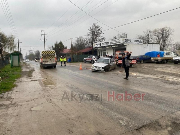 Ferizli'de kaza 3 yaralı