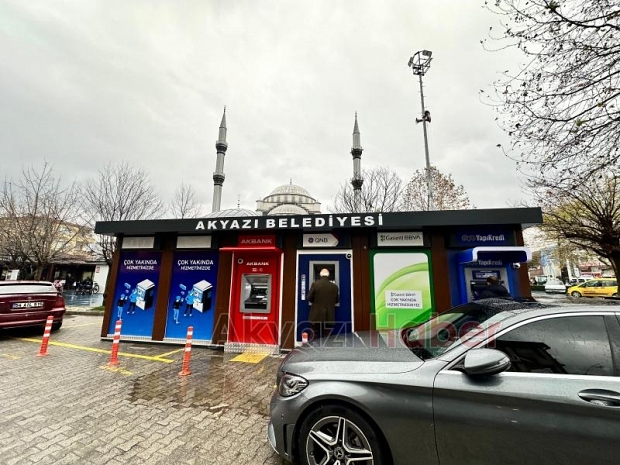 Akyazı'da caminin siluetini bozan ATM'lere tepki