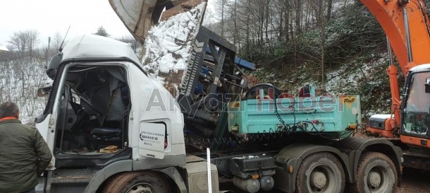 Taş makinesinin devrildiği kazada 1 kişi öldü