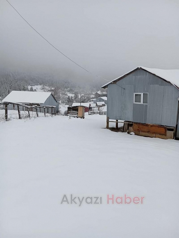 Akyazı nın yüksek kesimlerine kar yağdı
