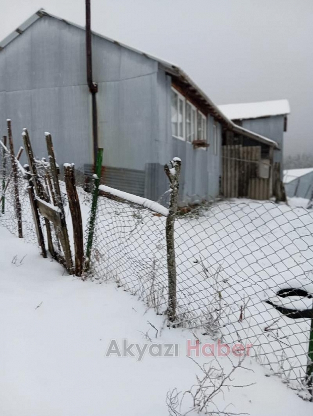 Akyazı nın yüksek kesimlerine kar yağdı