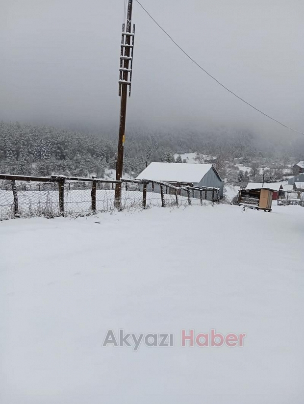 Akyazı nın yüksek kesimlerine kar yağdı