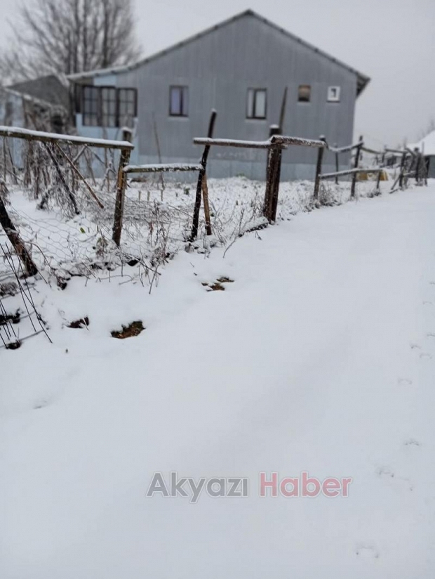 Akyazı nın yüksek kesimlerine kar yağdı