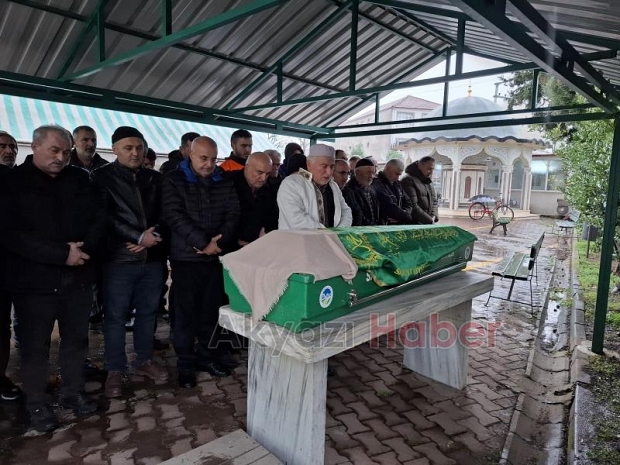 Evinden ölü bulunan Zekiye Uzunoğlu dün defnedildi.