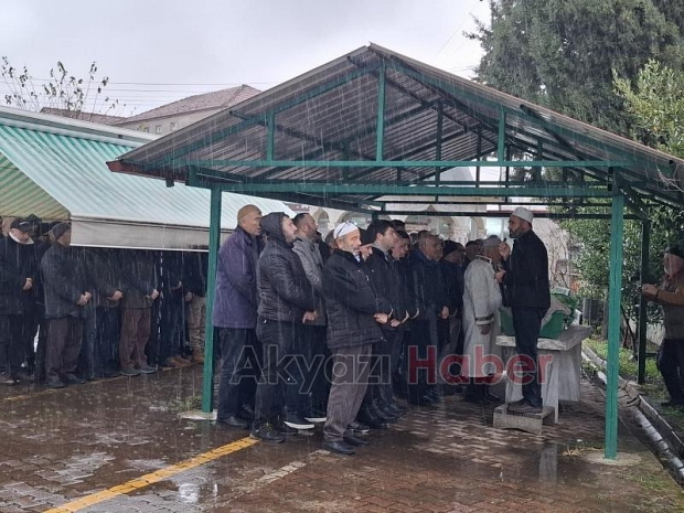Evinden ölü bulunan Zekiye Uzunoğlu dün defnedildi.
