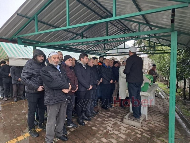Evinden ölü bulunan Zekiye Uzunoğlu dün defnedildi.
