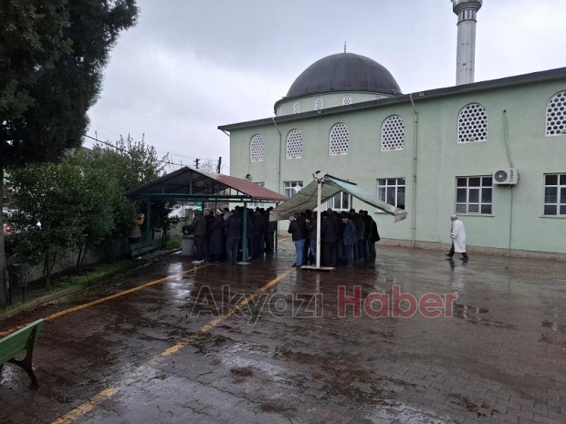 Evinden ölü bulunan Zekiye Uzunoğlu dün defnedildi.