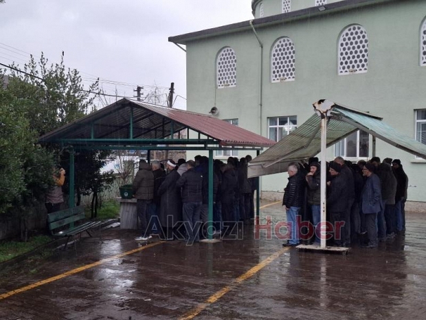 Evinden ölü bulunan Zekiye Uzunoğlu dün defnedildi.