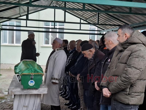 Evinden ölü bulunan Zekiye Uzunoğlu dün defnedildi.