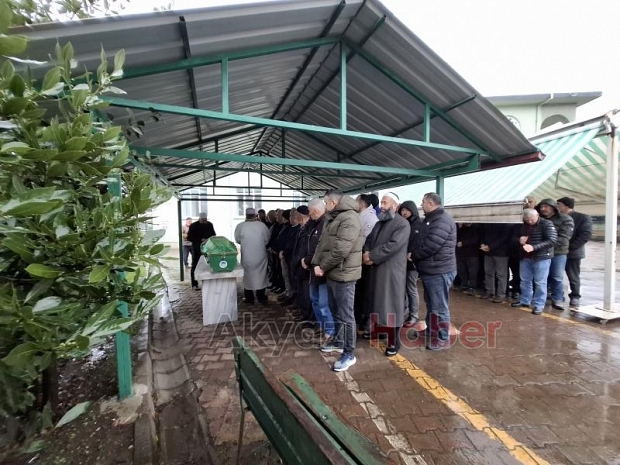 Evinden ölü bulunan Zekiye Uzunoğlu dün defnedildi.