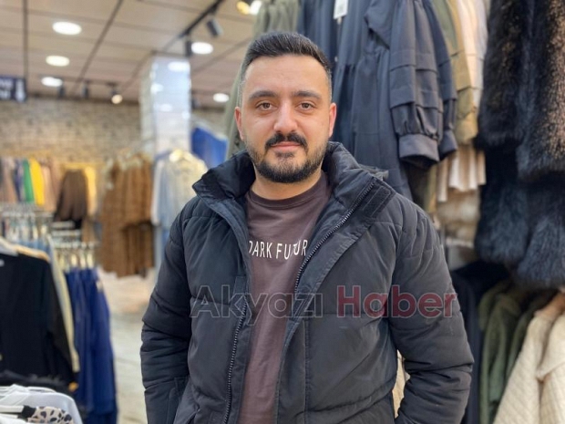 Mağazada ilginç olay, kedi az kalsın elbiseyi götürüyordu