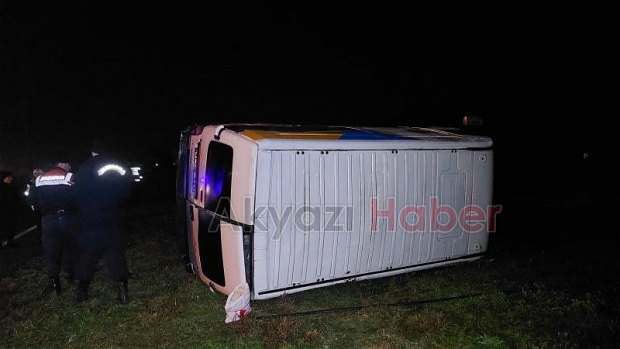 D140'ta korkutan kaza panelvan devrildi!