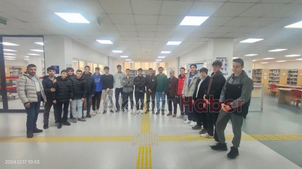Akyazı Anadolu İmam Hatip Lisesi 12. sınıf öğrencilerinden fakülte ziyareti