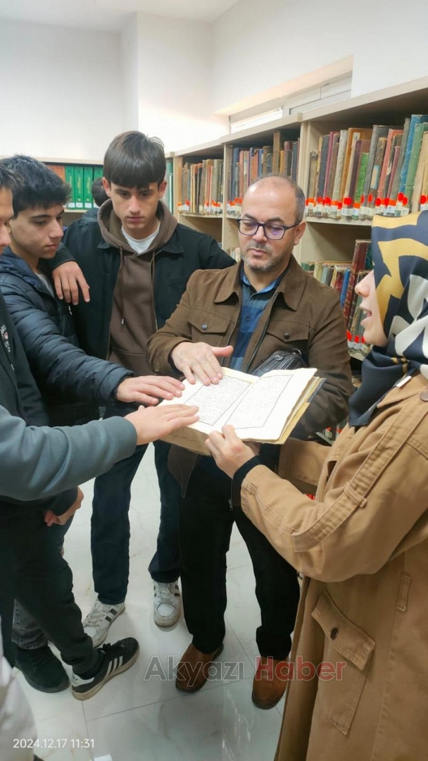 Akyazı Anadolu İmam Hatip Lisesi 12. sınıf öğrencilerinden fakülte ziyareti