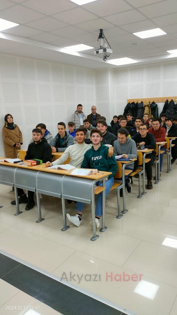 Akyazı Anadolu İmam Hatip Lisesi 12. sınıf öğrencilerinden fakülte ziyareti