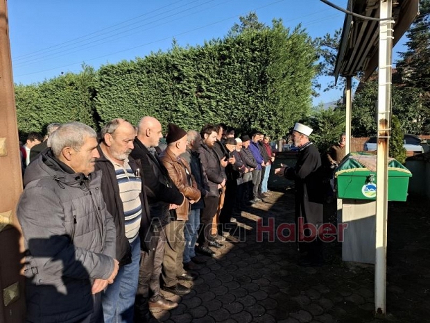 Minibüs çarpmıştı, yaşlı kadın defnedildi