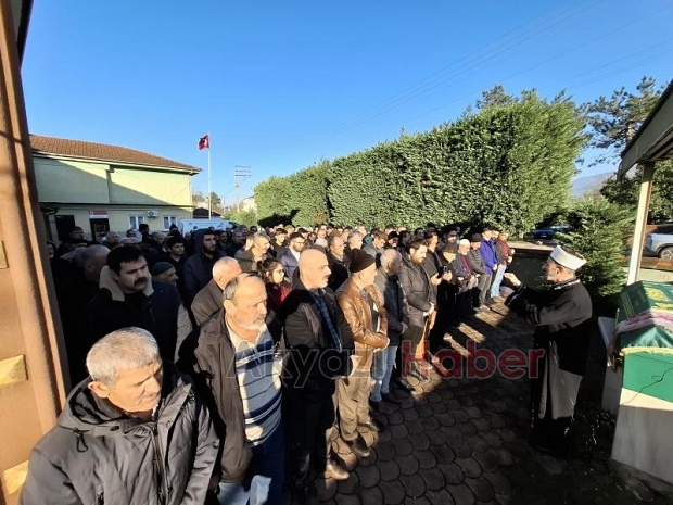 Minibüs çarpmıştı, yaşlı kadın defnedildi