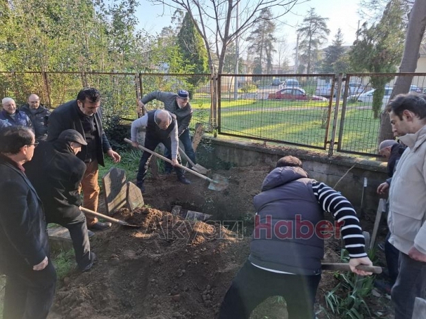 Minibüs çarpmıştı, yaşlı kadın defnedildi