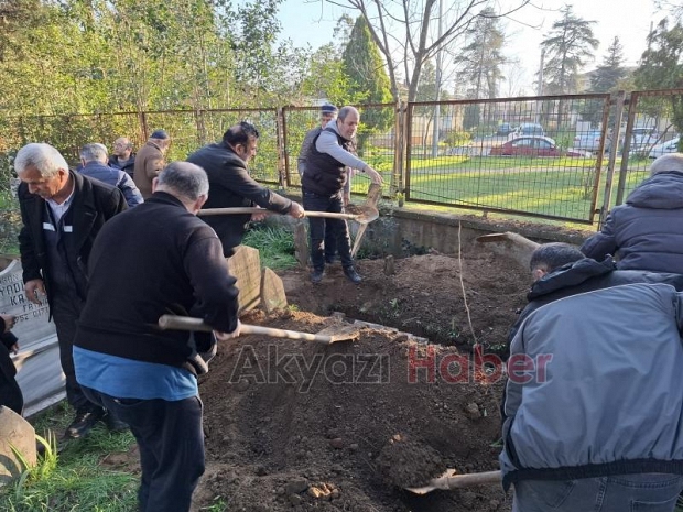 Minibüs çarpmıştı, yaşlı kadın defnedildi