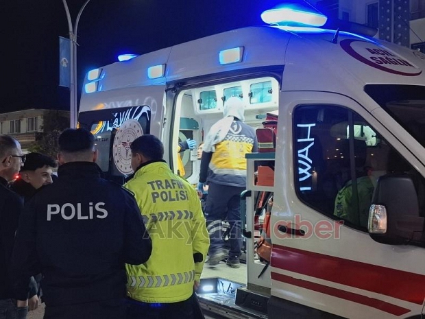 Otomobil ile motosiklet çarpıştı
