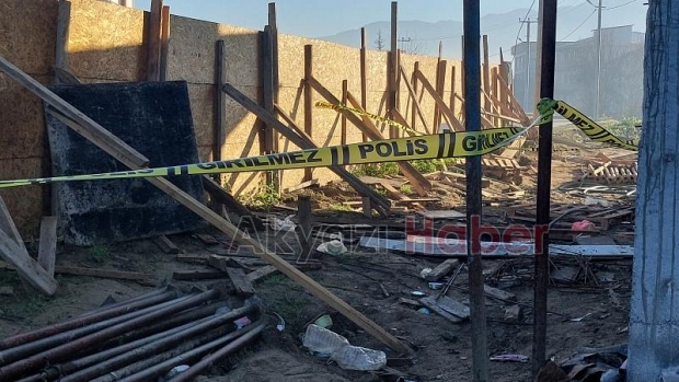 Yüksek gerilim hattına temas eden işçi 3 kattan düştü