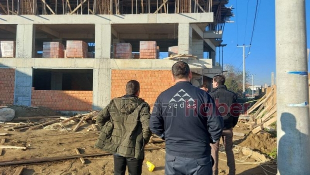 Yüksek gerilim hattına temas eden işçi 3 kattan düştü