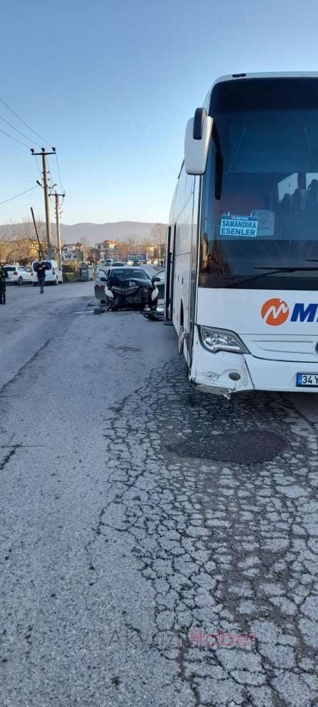 Otomobille otobüs çarpıştı