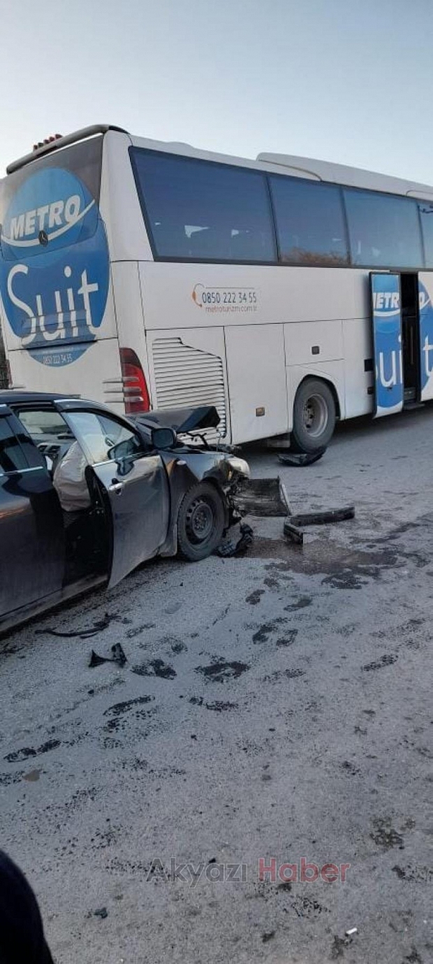 Otomobille otobüs çarpıştı