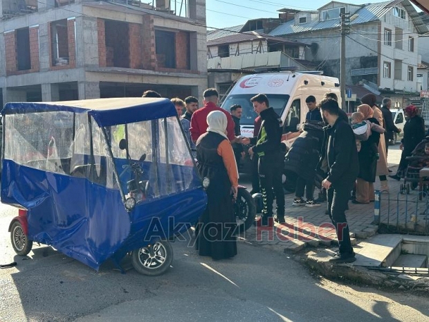 Akyazıda kaza 2 yaralı