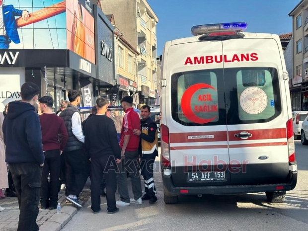 Akyazıda kaza 2 yaralı