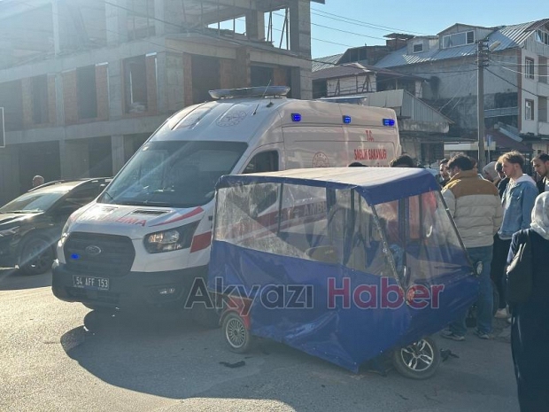 Akyazıda kaza 2 yaralı