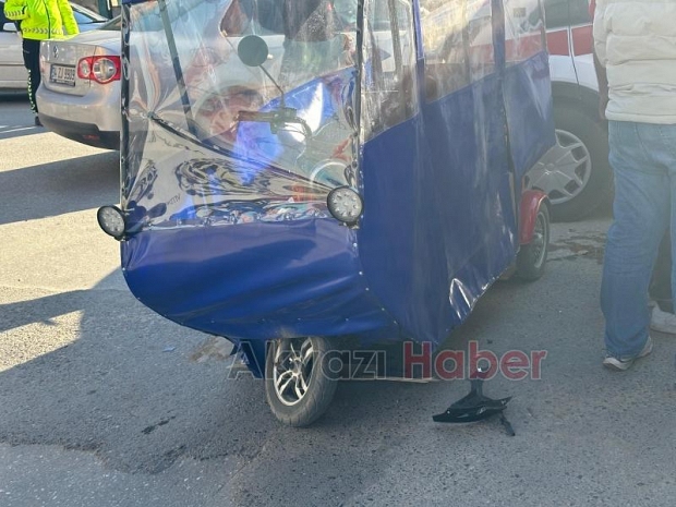 Akyazıda kaza 2 yaralı
