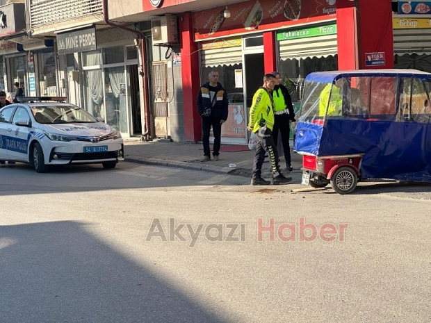 Akyazıda kaza 2 yaralı
