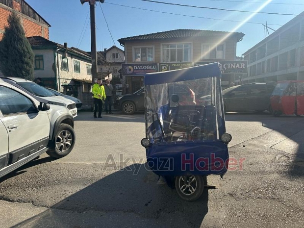 Akyazıda kaza 2 yaralı