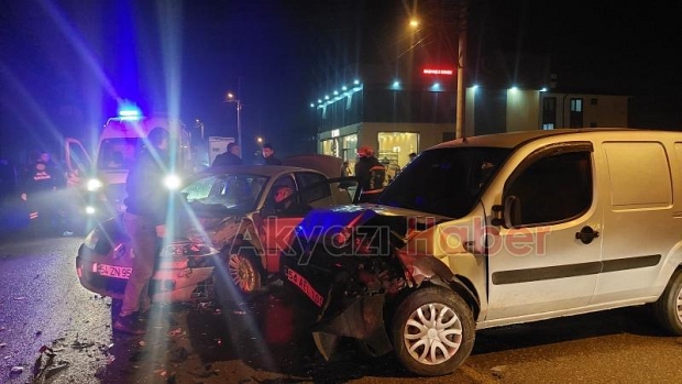 Caddede feci kaza 3 yaralı