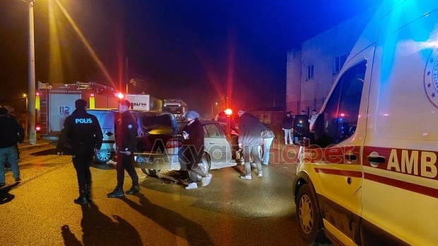 Caddede feci kaza 3 yaralı