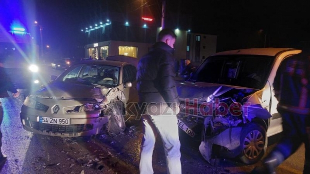 Caddede feci kaza 3 yaralı